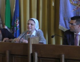 Suor Anna Monia Alfieri: “Scuole private siano gratis. Rischio di monopolio educativo, l’anticamera del regime”