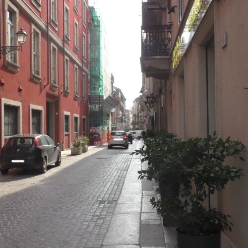 Chiusura via S. Giacomo della Vittoria, perplesse le associazioni commercianti: “Sì ma con parcheggi vicini”