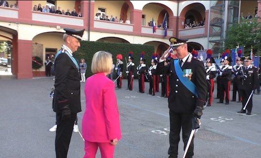 Anche Ornella Muti premia i Carabinieri della provincia in occasione dei 209 anni dell’Arma