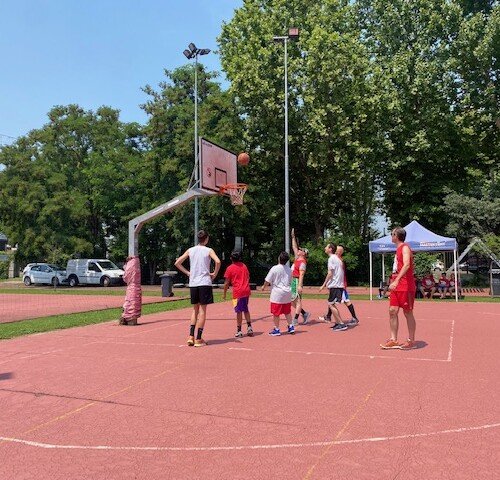 A Borgo Rovereto la sfida di basket lunga 24 ore che quest’anno sostiene l’ambulatorio “Nessuno Escluso”