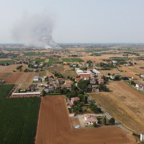Il video dell’incendio tra San Giuliano Nuovo e Lobbi