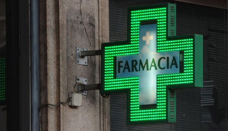 Vaccini anti covid e influenza in farmacia: confermato l’accordo tra Regione e farmacisti