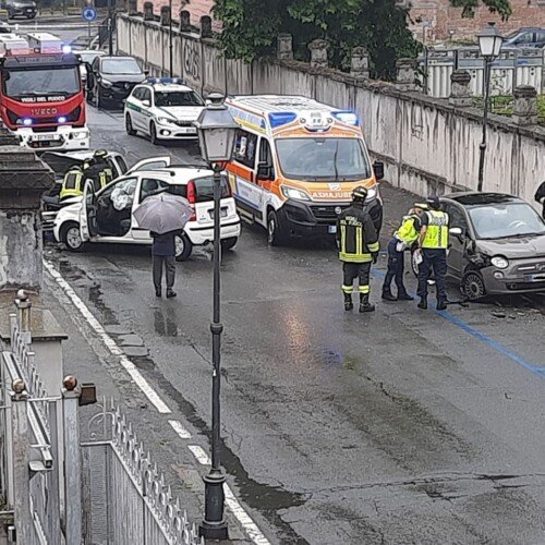 Incidente frontale a Tortona: un ferito e tre auto coinvolte