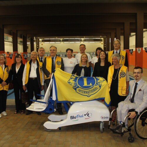 Alla Piscina Vochieri un sollevatore per persone con disabilità donato dal Lions Club Alessandria Marengo