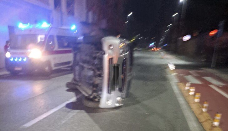 Incidente giovedì notte ad Alessandria. Auto si ribalta in Corso Cento Cannoni