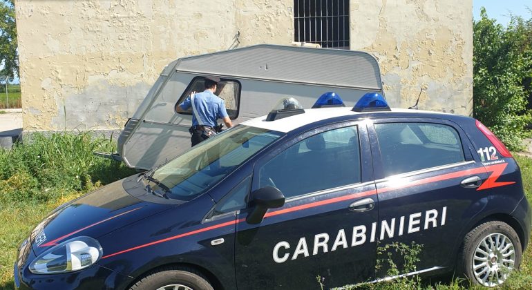 Aggrediscono pastore e poi lo chiudono nel bagagliaio di un’auto. Identificati e denunciati i quattro aggressori