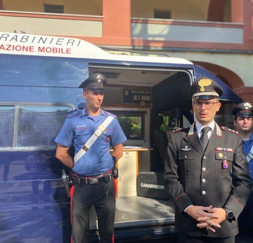 L’Unità Mobile dei Carabinieri arriva nelle piazze del Tortonese per combattere la solitudine e l’abbandono di animali