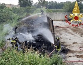 Pneumatici in fiamme a Cavacurta: nessuna persona coinvolta