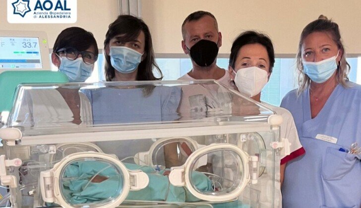 All’ospedale di Alessandria nate tre gemelline senza tecnica indotta: “Accade una volta ogni 10 mila”