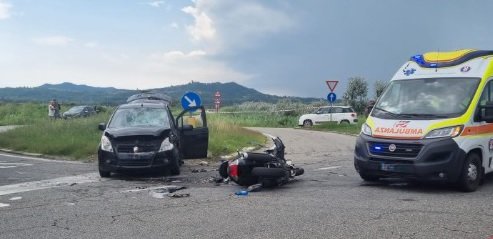 Drammatico scontro tra un’auto e uno scooter a Trino: deceduto uomo di 57 anni
