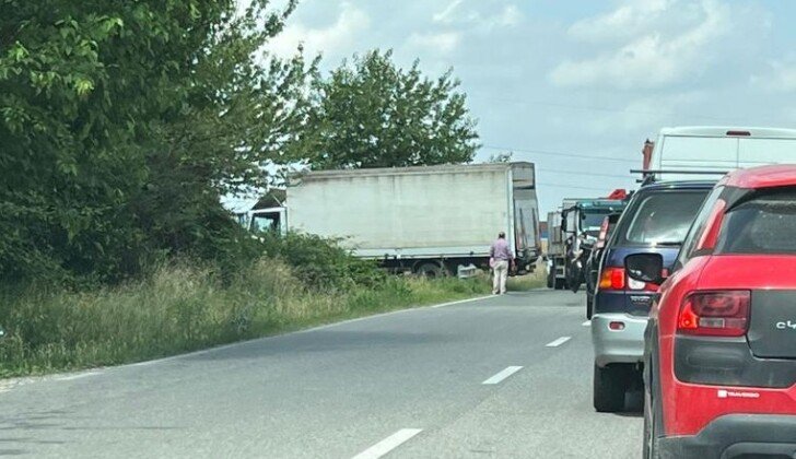 Incidente tra un camion e un’auto tra Novi Ligure e Basaluzzo