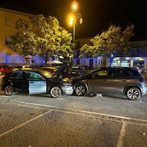 Frontale tra due auto a Casale Monferrato: interviene la polizia