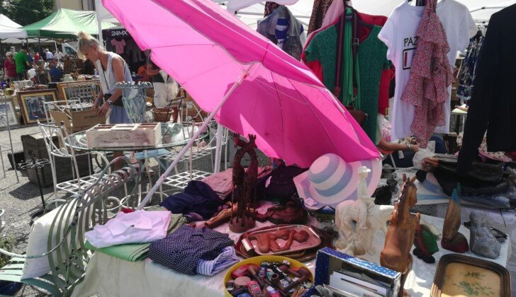 Il mercatino dell’antiquariato aperto anche il 13 agosto, arricchito dall’anguriata