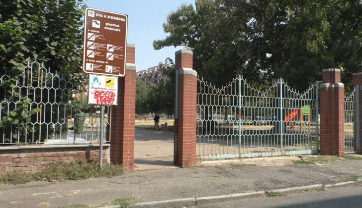 Atti vandalici al Parco Giardini Usuelli, assessore Falleti: “A settembre sarà di nuovo chiuso di notte”