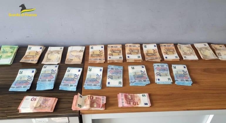 Operazione della Guardia di Finanza: sequestrati 53 kg di hashish, oltre a marijuana e cocaina