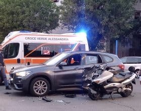 Incidente in corso IV Novembre ad Alessandria: coinvolte un’auto e una moto