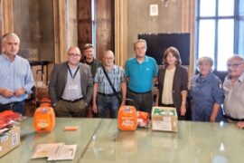 L’azienda Nihon Kohden dona tre defibrillatori ai centri d’incontro dei quartieri Orti, Galimberti e Cristo
