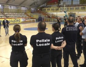 Esercitazioni anti-terrorismo per gli agenti della Polizia Locale della provincia, anche coi visori 3D
