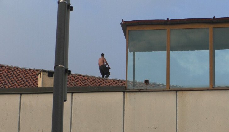 Carcere di Alessandria: il detenuto è sceso dal tetto