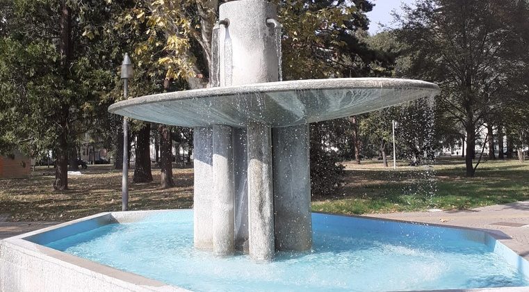 Torna in funzione la fontana ai giardini della stazione di Alessandria