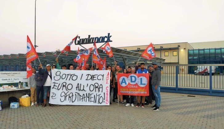 Alla Gualapack di Castellazzo sciopero dei dipendenti Ipat: “Sotto i 10 euro l’ora è sfruttamento”