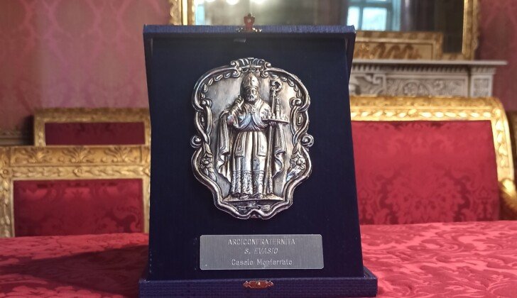 A Casale consegnato il Medaglione dell’Arciconfraternita di Sant’Evasio al sindaco Federico Riboldi