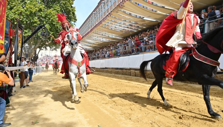 Palio di Asti: vince Borgo Santa Maria Nuova. Le immagini più suggestive della giornata