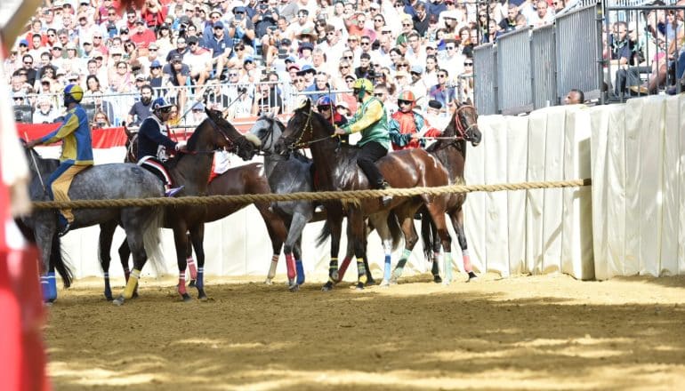 Palio di Asti: vince Borgo Santa Maria Nuova. Le immagini più suggestive della giornata