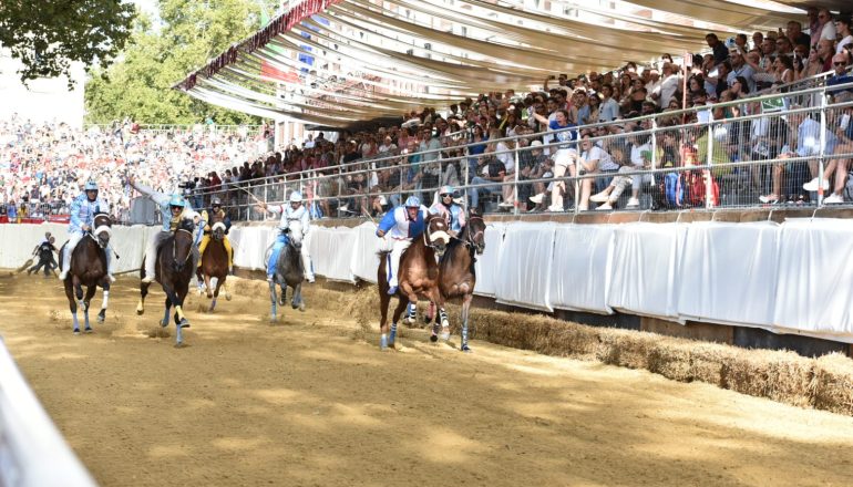 Palio di Asti: vince Borgo Santa Maria Nuova. Le immagini più suggestive della giornata