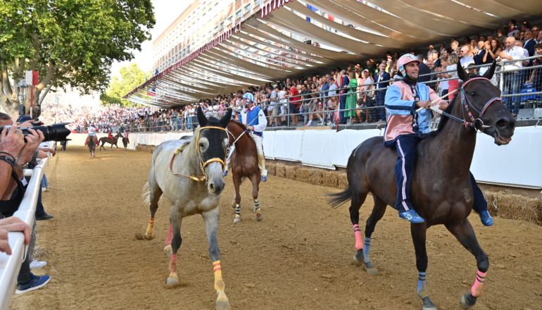 Palio di Asti: vince Borgo Santa Maria Nuova. Le immagini più suggestive della giornata