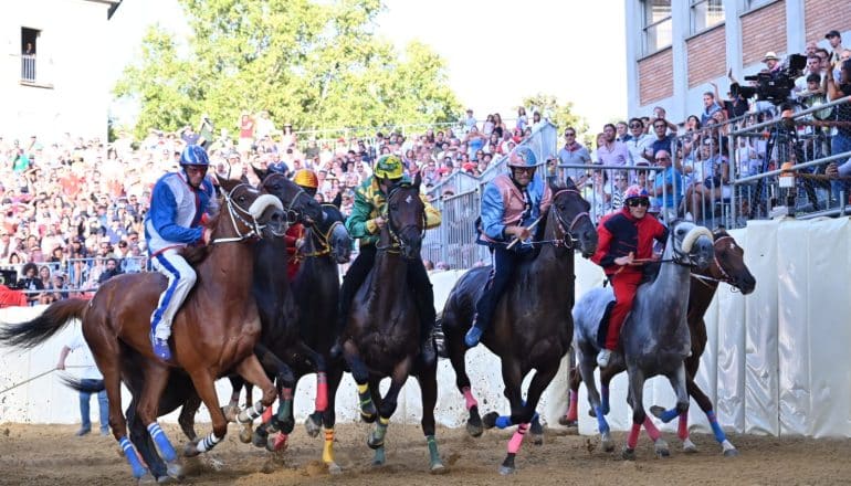 Palio di Asti: vince Borgo Santa Maria Nuova. Le immagini più suggestive della giornata
