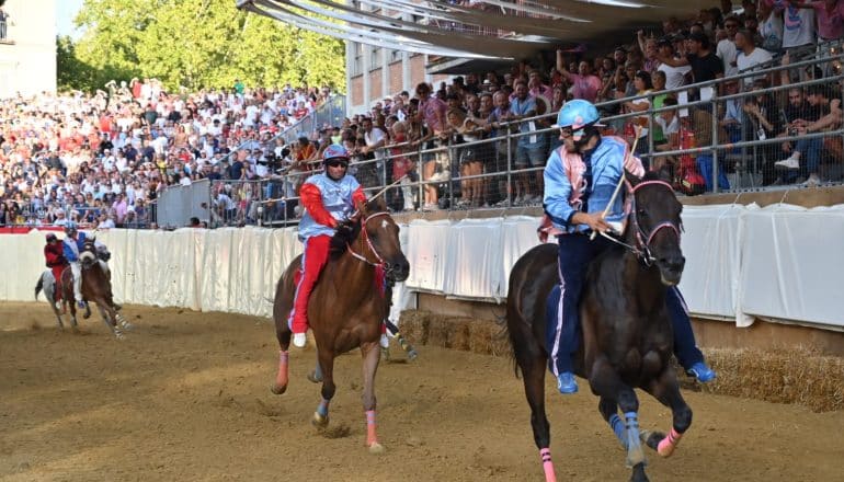 Palio di Asti: vince Borgo Santa Maria Nuova. Le immagini più suggestive della giornata