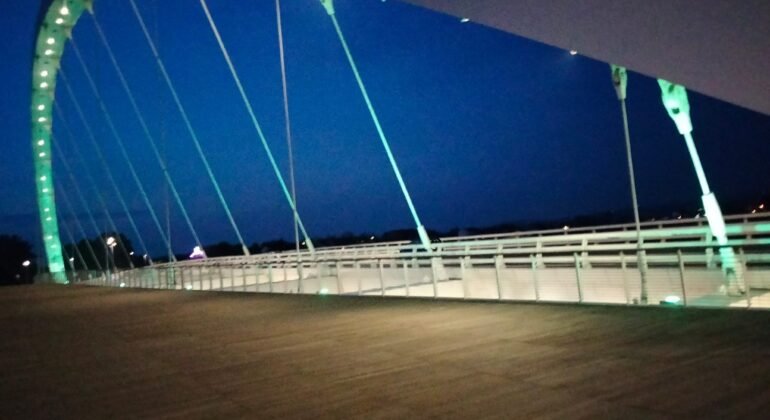 Ponte Meier di Alessandria illuminato di verde per la Giornata della Consapevolezza sul Linfoma