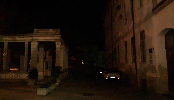 Buzzi Langhi (Forza Italia): “Valle San Bartolomeo al buio da settimane, il Comune intervenga”