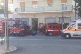 Incendio in un alloggio a Ovada. Sul posto Vigili del Fuoco e ambulanza