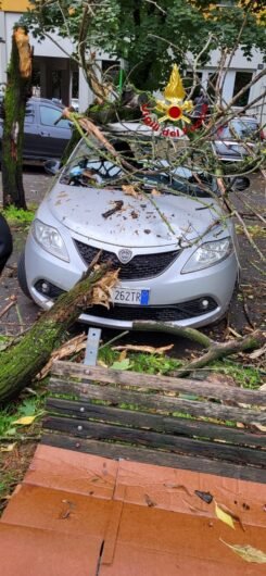 Le foto dei danni per il maltempo a Milano