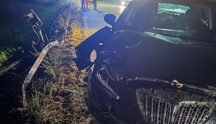 Incidente a Novi Ligure: auto finisce fuori strada e abbatte un palo