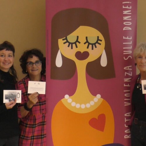 Una cartolina per sostenere Me.Dea: la onlus e l’artista Chiara Trivellato contro la violenza di genere