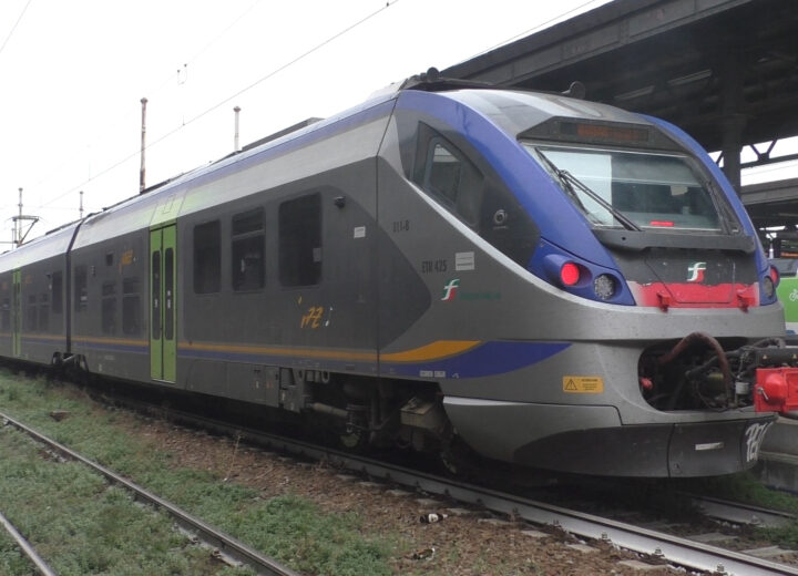 Viaggiare senza limiti per tre mesi: sì all’abbonamento anche sui treni regionali