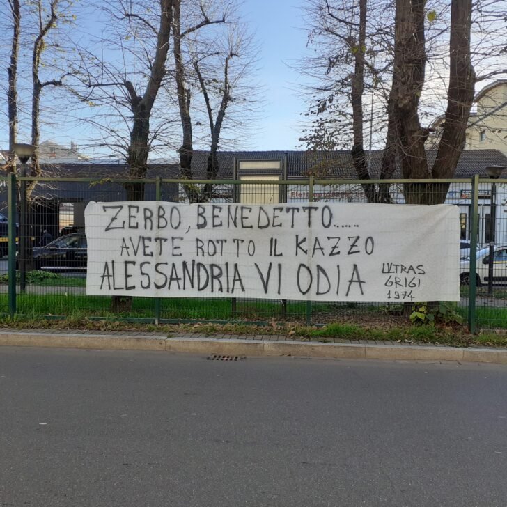 Grigi, lo striscione dei tifosi davanti al Moccagatta contro Zerbo e il presidente Benedetto