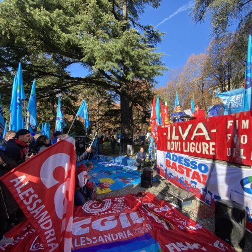 Alla manifestazione di Cgil e Uil a Novi “un minuto di rumore” contro i femminicidi