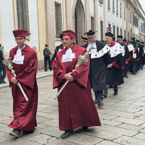 Università di Pavia: le foto del corteo accademico in Strada Nuova