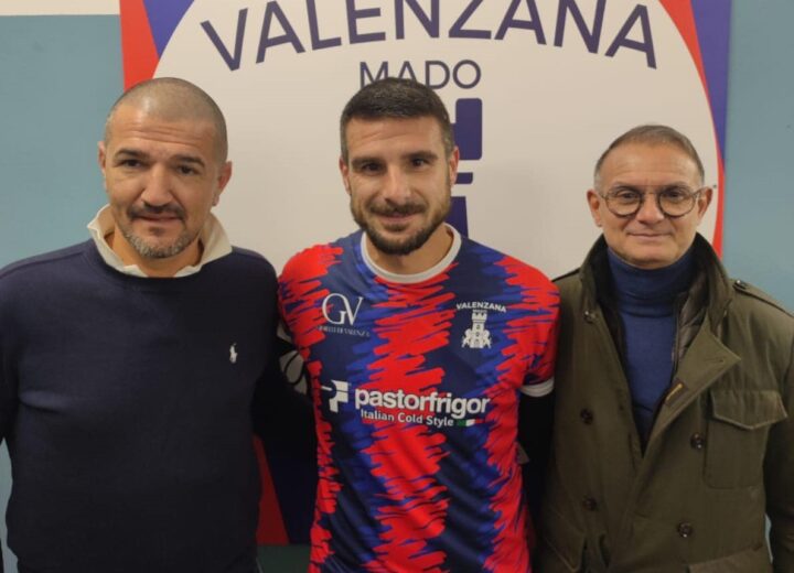 Valenzana Mado: ufficiale l’arrivo del centravanti Alex Romano