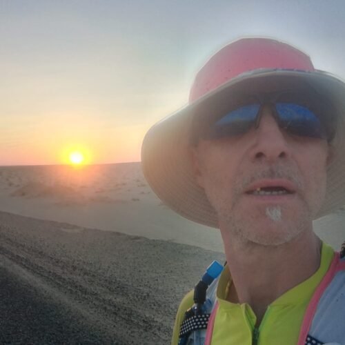 100 km di corsa nel deserto: la corsa follemente lucida del valenzano Franco