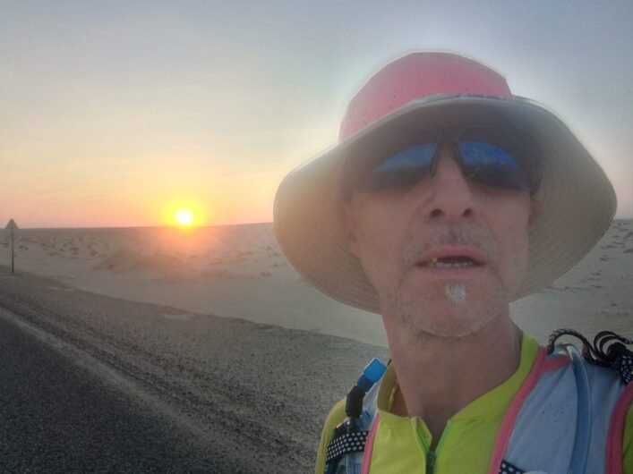 100 km di corsa nel deserto: la corsa follemente lucida del valenzano Franco