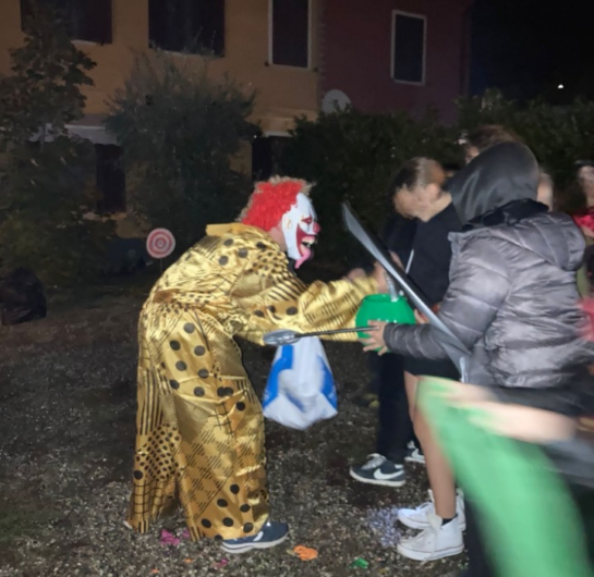 A Valmadonna Halloween lo prendono sul serio: tanti bimbi anche da Alessandria per fare “dolcetto o scherzetto”