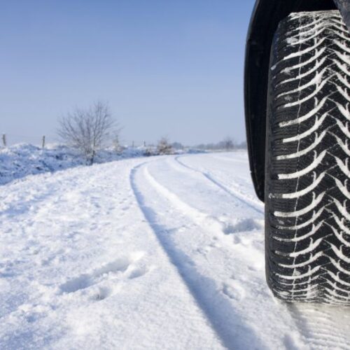 Dal 15 novembre gomme invernali o catene a bordo: ecco in quali strade