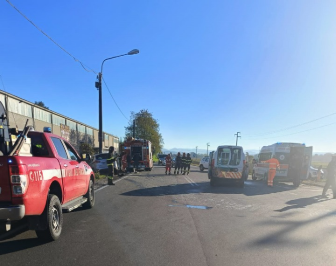 Incidente nel Novese tra un’automedica e una vettura: quattro persone ferite