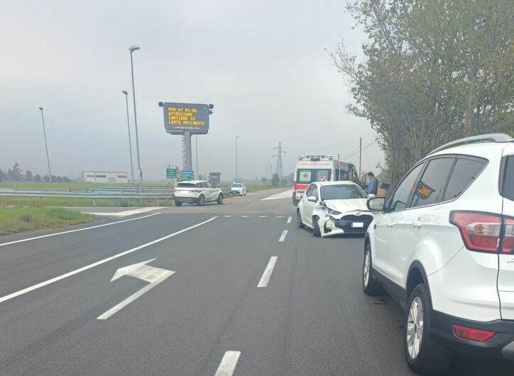 Incidente tra due auto tra Novi e Bosco Marengo: ferite lievi per una persona