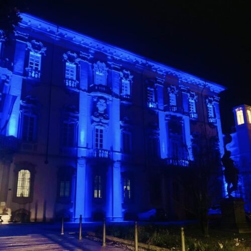 Palazzo Mezzabarba in blu per dire no alla pena di morte